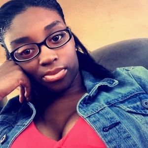 Meet your Posher, Chrisha